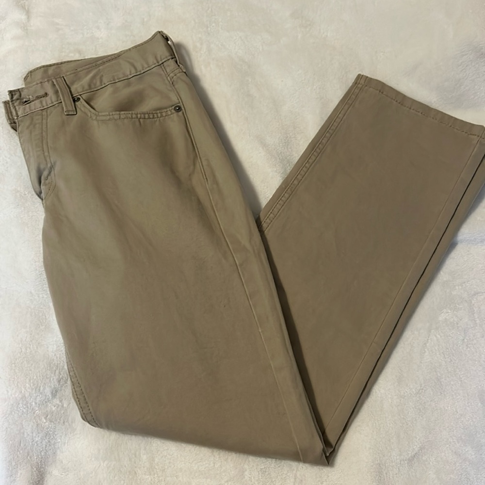 Men’s Levi khaki pants